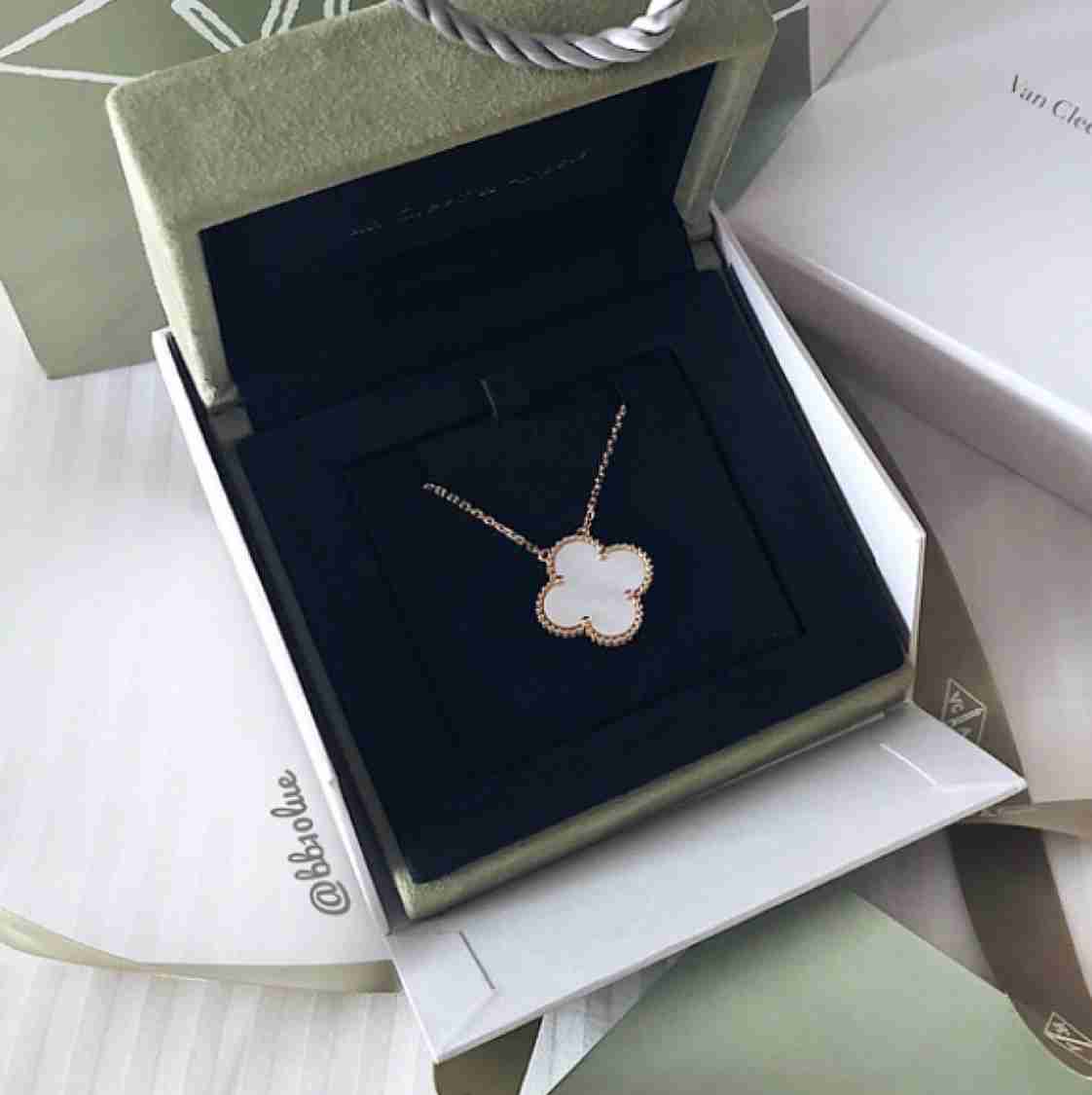 Exclusive Alhambra necklace (Ginza Edition)