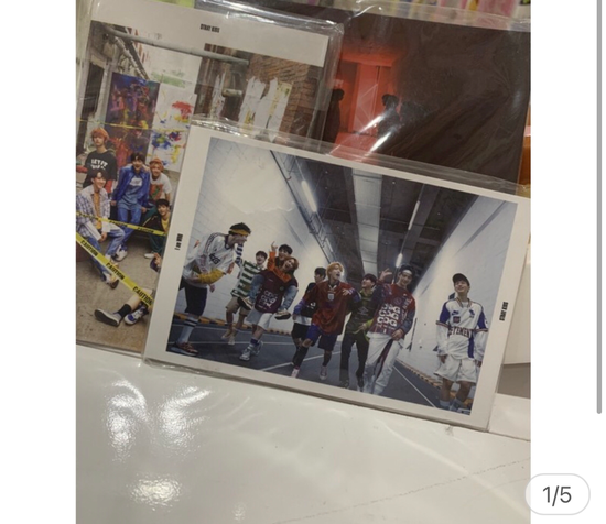 STRAY KIDS POSTCARD (I am who B)